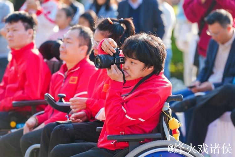 粤港澳运动员展现残特奥会中的体育精神 粤港澳运动员展现残特奥会中的体育精神